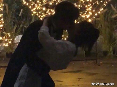 情侣接吻男子吃瓜,男子意外吃上神秘瓜果