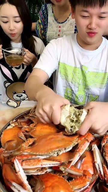 我怀着孕下楼吃瓜